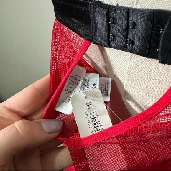 NWT BABYDOLL CHEMISE IN BLACK AND RED WITH LARGE SATIN RIBBON  S - Picture 5 of 5